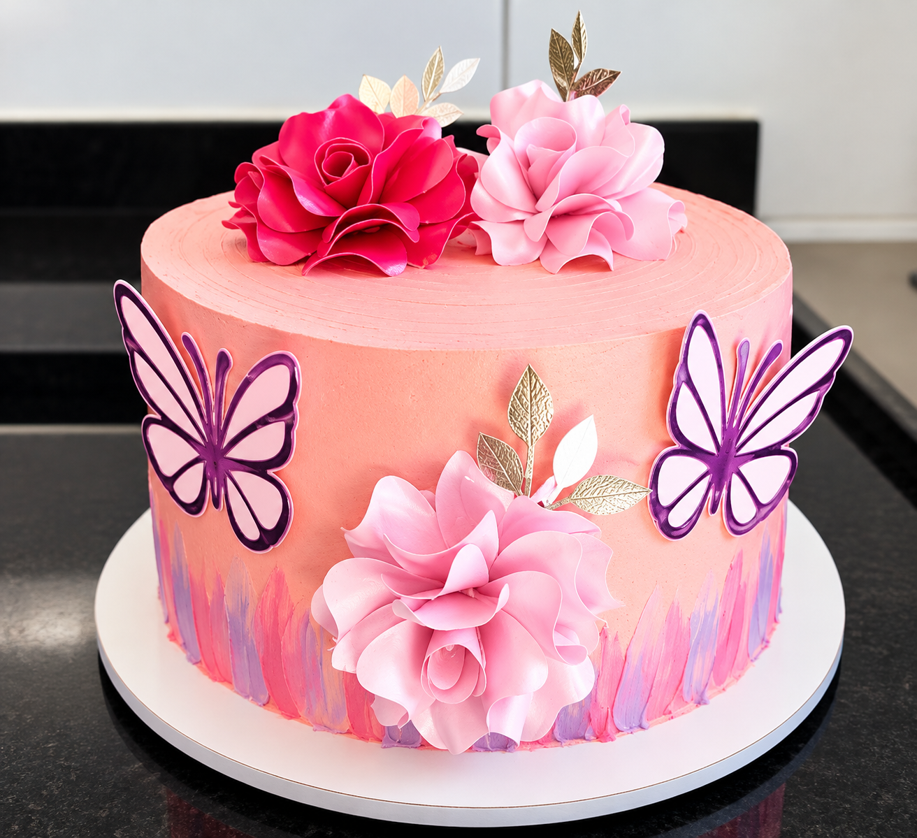 Bolo floral com borboletas